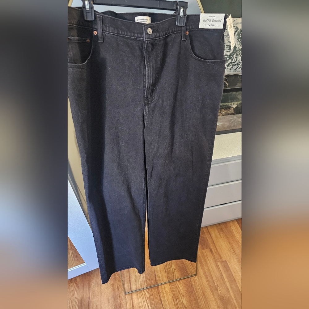 NWT Abercrombie & Fitch 90's Black Relaxed Jean
